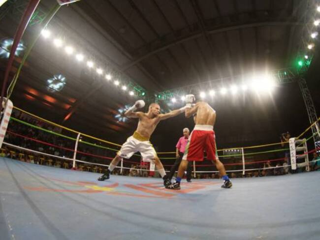 Buena respuesta de aficionados al boxeo en el Coliseo Bernardo Caraballo