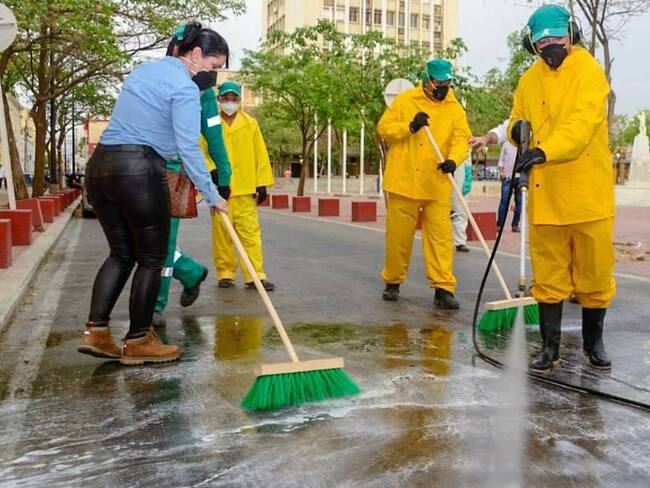 En Santa Marta desinfectan el espacio público por el COVID-19