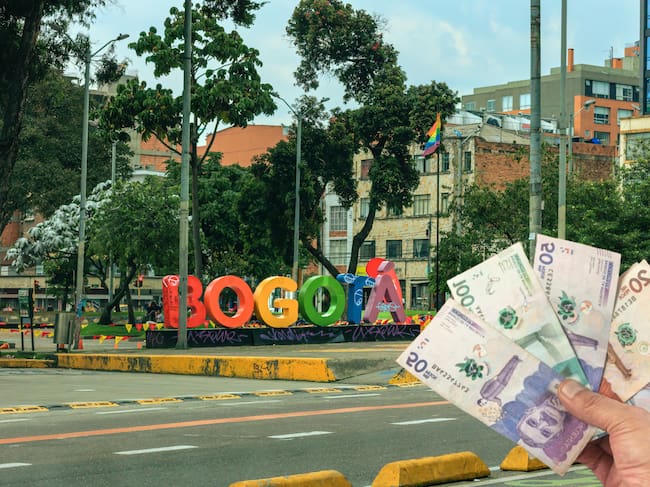 Imagen de referencia. Billetes colombianos - Chapinero con letrero de Bogotá: Imagen de referencia.