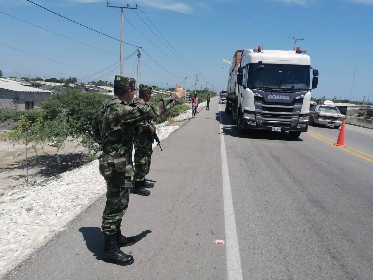 Ejército instala puestos de control en vía Barranquilla - Ciénaga para evitar desórdenes
