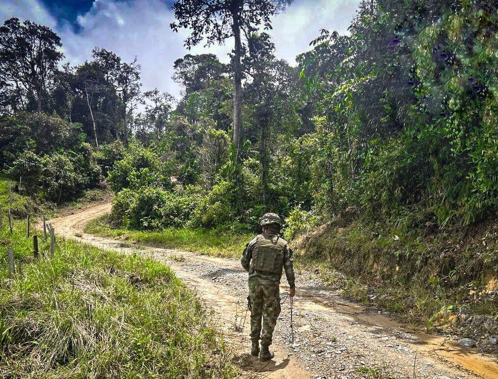 Destrucción explosivo- foto ejército