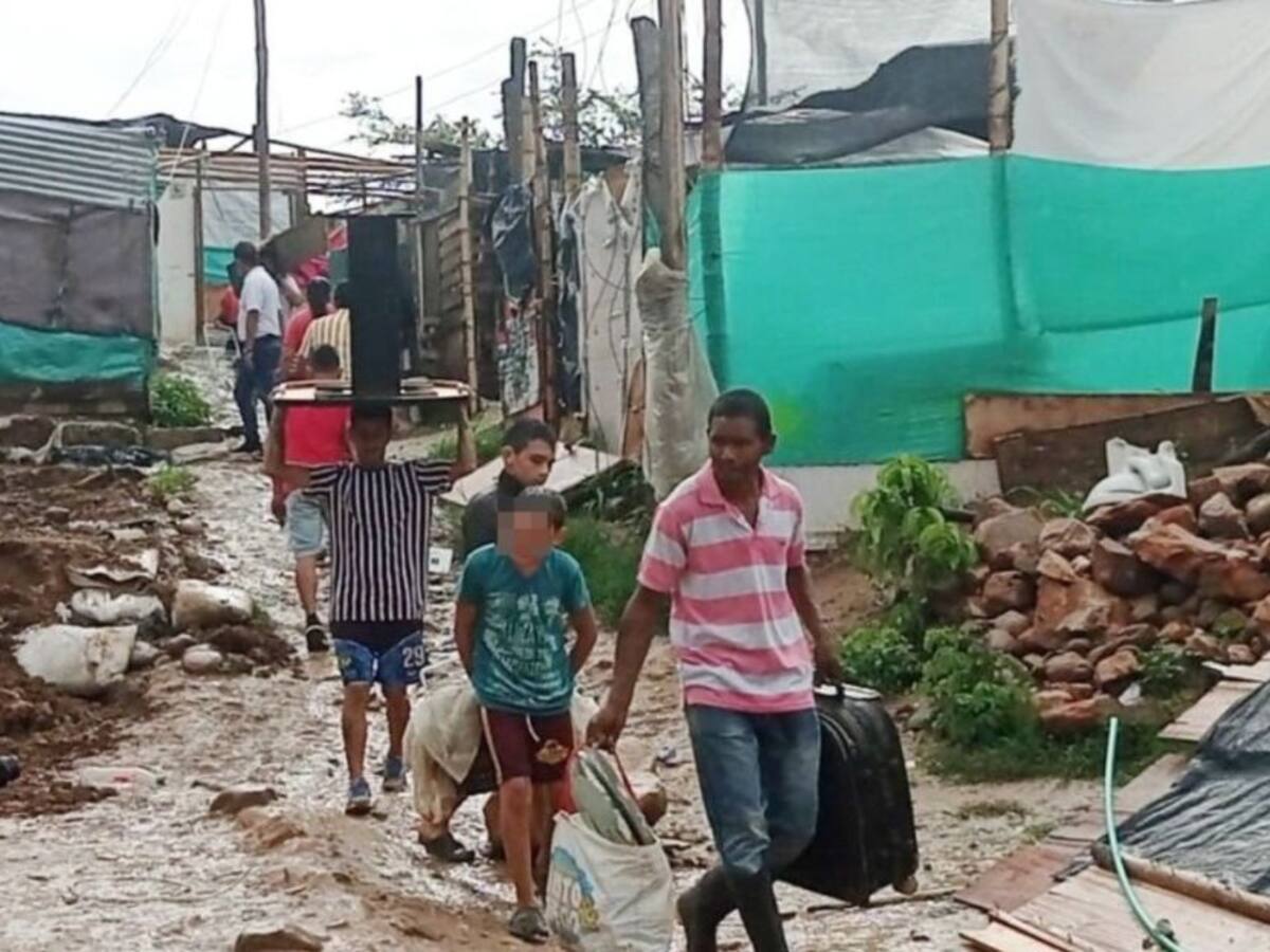VIDEO: Más de mil personas desalojadas en invasiones en Girón