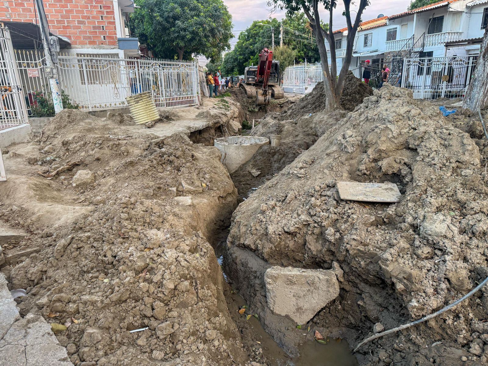 Atención integral a residentes en Villas de Alejandría, Santa Marta afectados por daños en pavimento/ Alcaldía  de Santa Marta.
