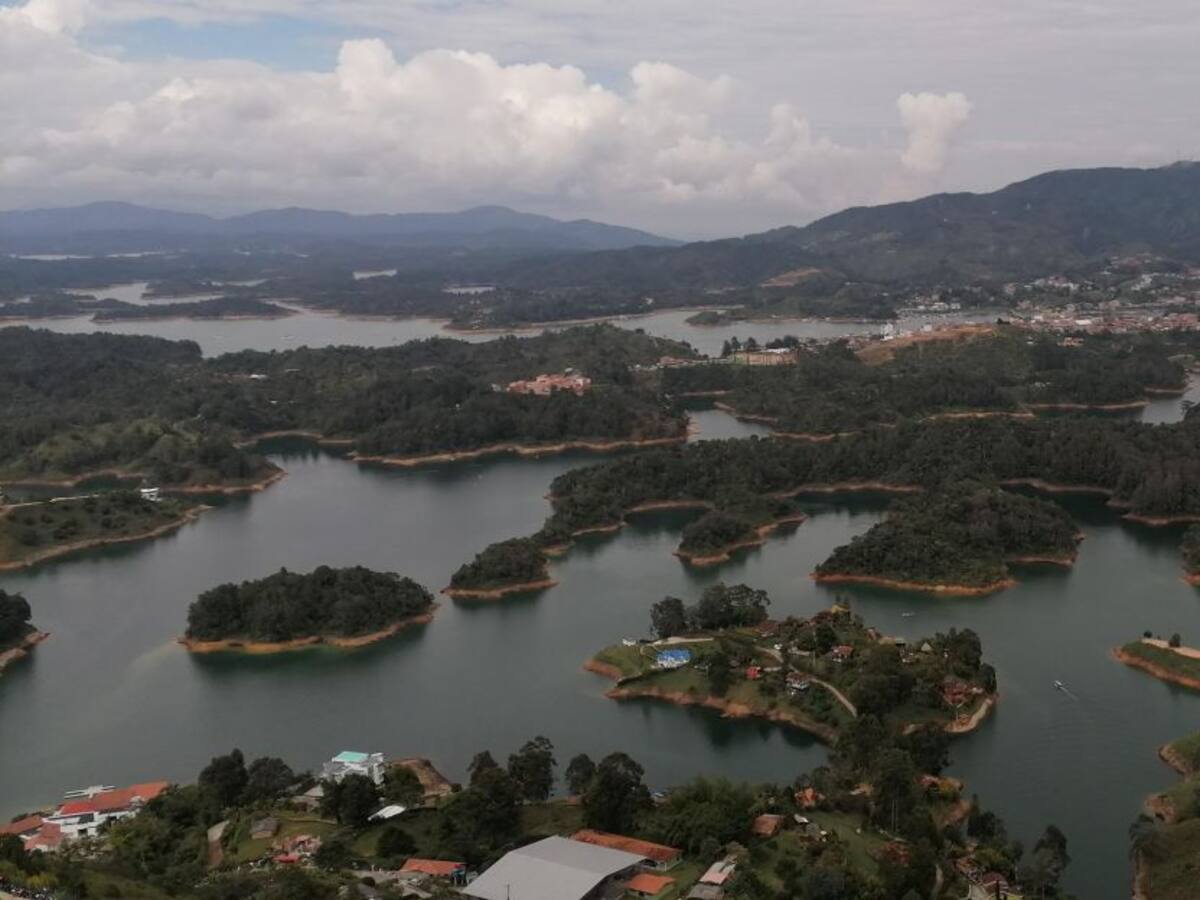 Varios municipios turísticos de Oriente no tendrán toque de queda extendido