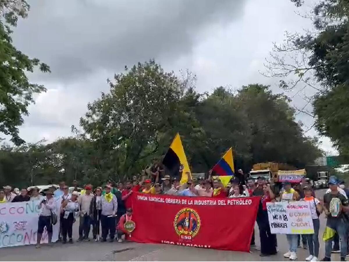 Campesinos protestan en la Ruta del Sol