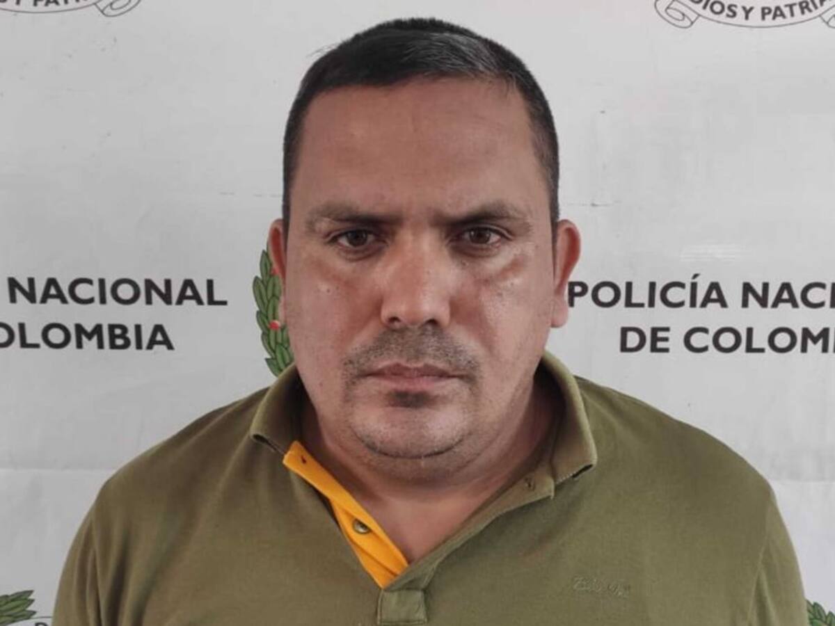 Hombre intimidaba con arma blanca a usuarios al interior de cajeros