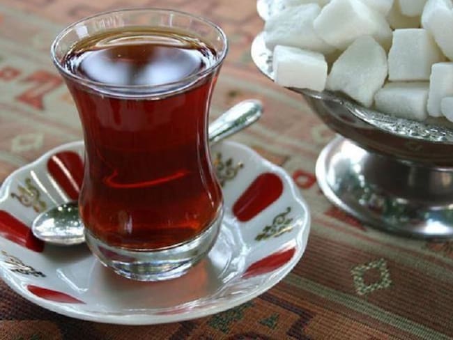 La cultura de beber té es indispensable para los turcos, pues es una ocasión para sentarse y hablar.