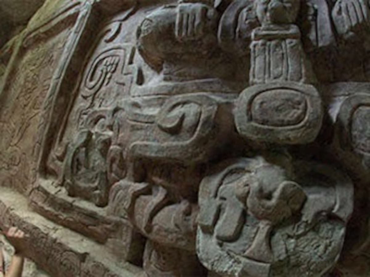 Hallan friso maya de hace aproximadamente 1.400 años en Guatemala