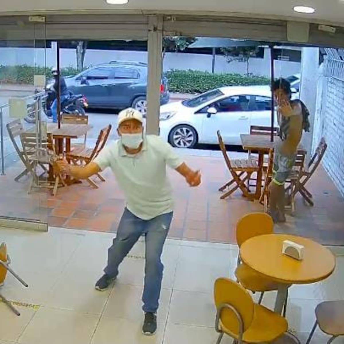 VIDEO: Sujeto armado atraca en Cañaveral