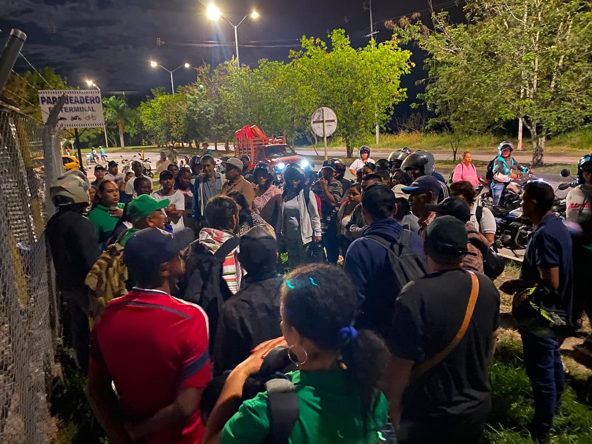 Comunidades afro bloquean vía Panamericana en Tuluá, denuncian incumplimientos del Gobierno