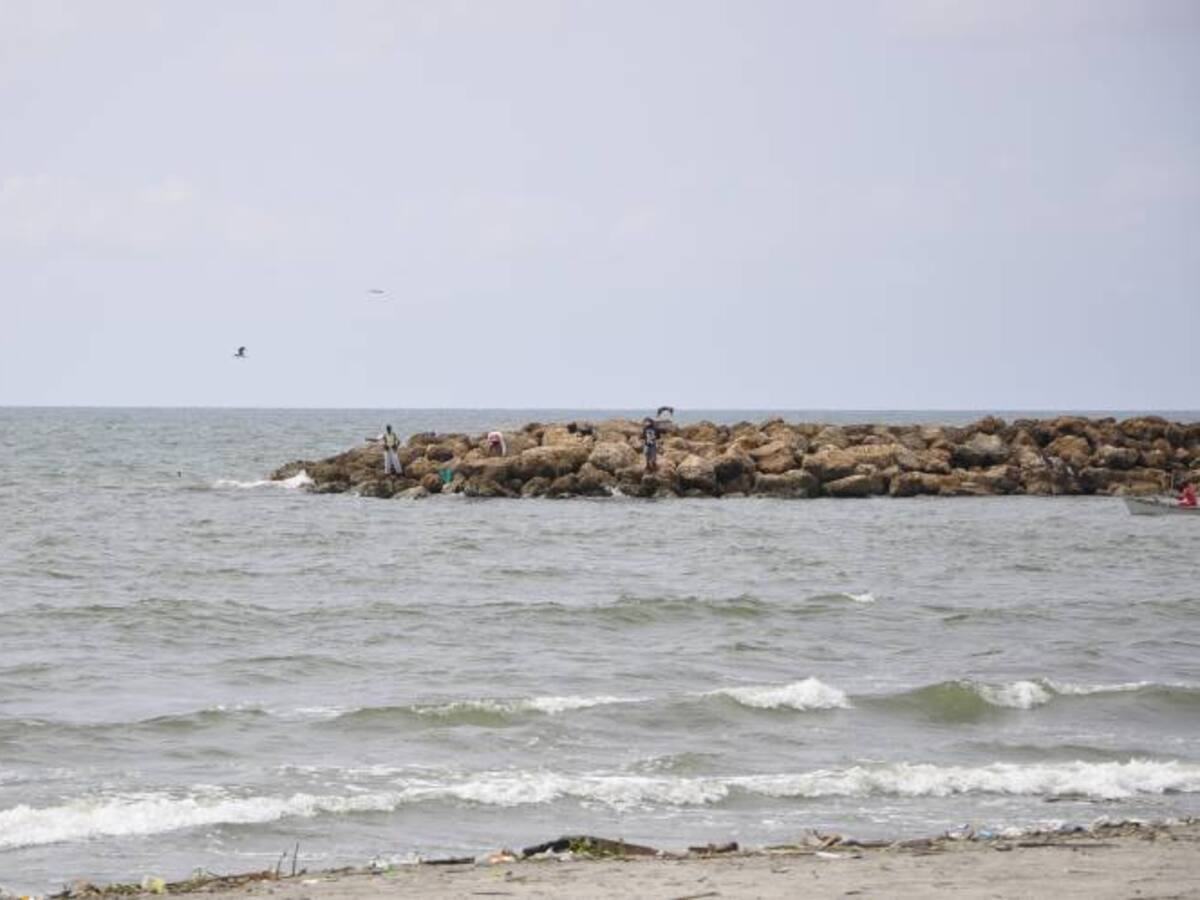 Alerta roja por fuerte oleaje en playas del Caribe