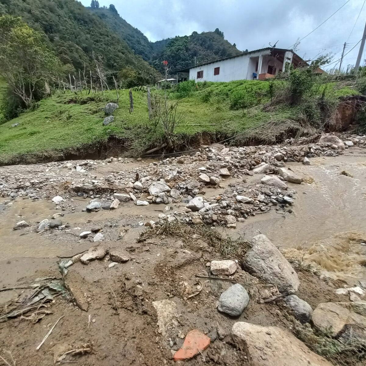 Van 150 familias afectadas por el desbordamiento de la quebrada en Piedecuesta