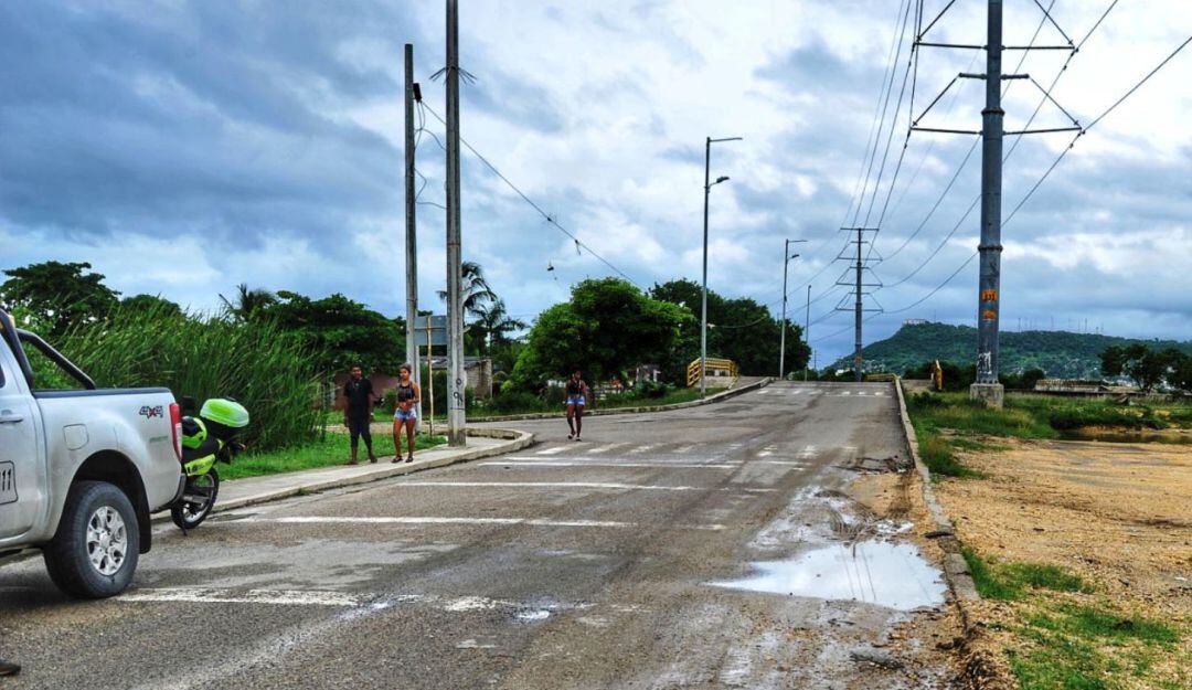 Se encuentran la vía Perimetral, Avenida Pedro Romero y calles de la Virgen y Turística e Industrial y de la Bahía