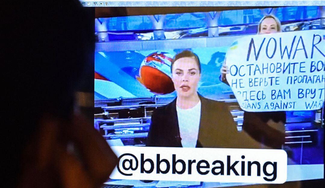 Imágenes de la televisión rusa durante la protesta