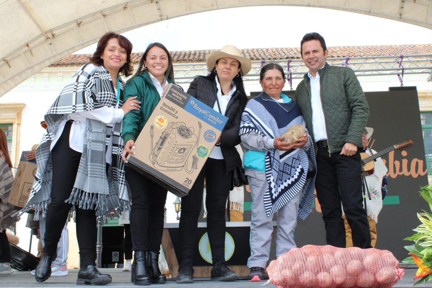 Inés Bernal gana el concurso de la papa más grande de Boyacá'/ Cortesía: Gobernación de Boyacá