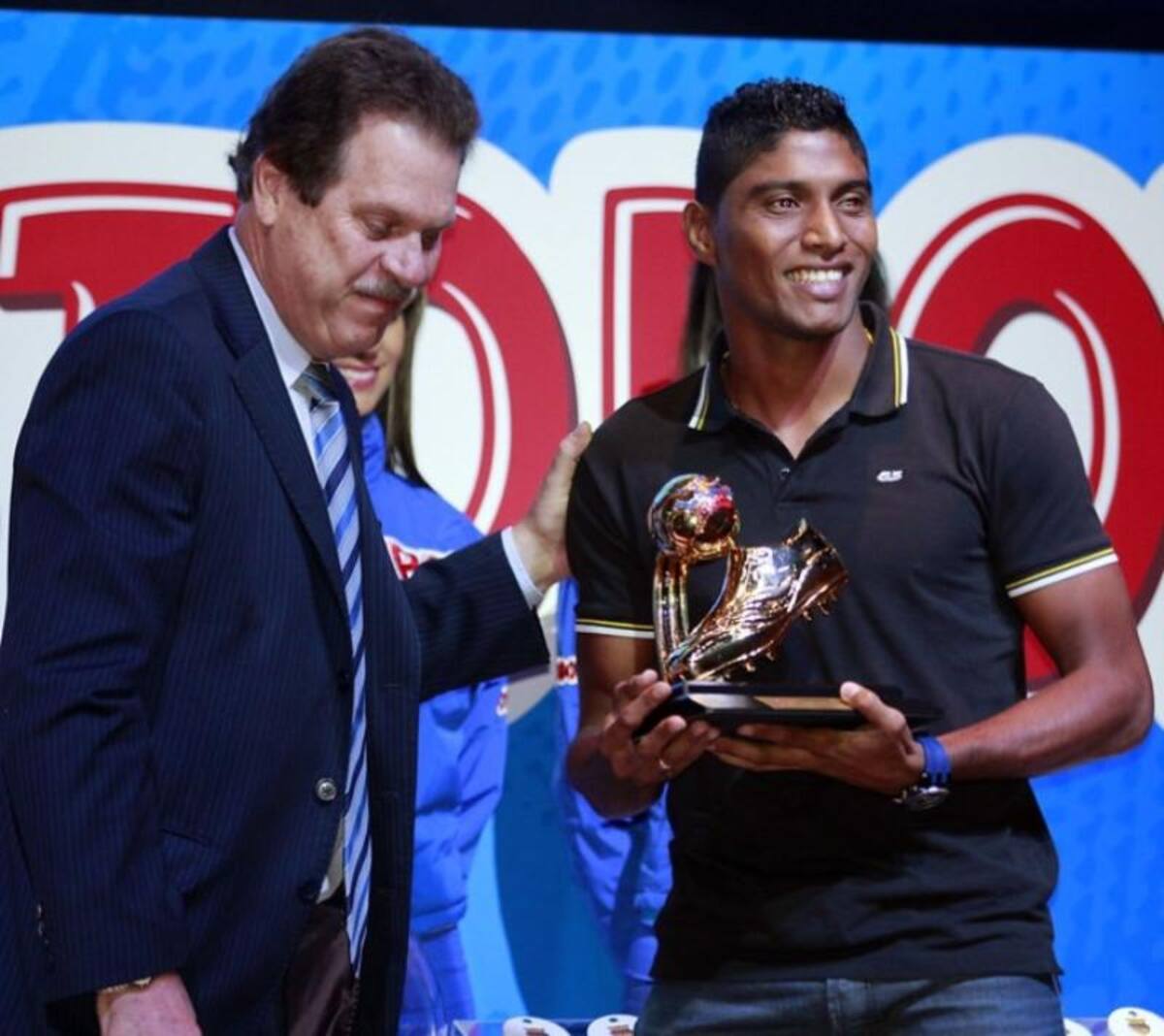 Vea cómo iniciarán los equipos las competiciones de Dimayor en 2014. En la ceremonia del sorteo fueron premiados con el botín de oro, Dayro Moreno y Luis Carlos Ruíz (Foto), por el segundo semestre y Wílder Medina, por el primero.