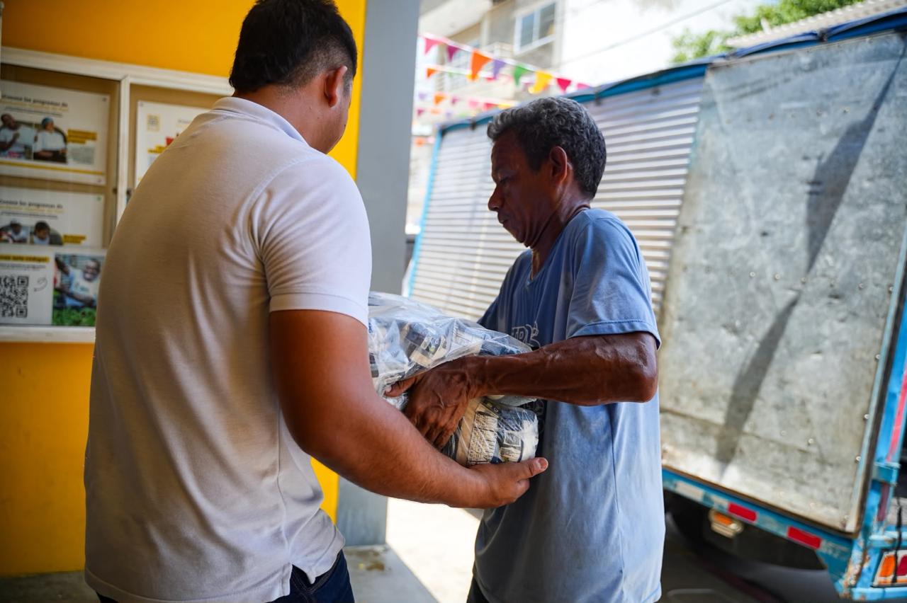 Ayudas para víctimas del terremoto. // Gobernación de Bolívar