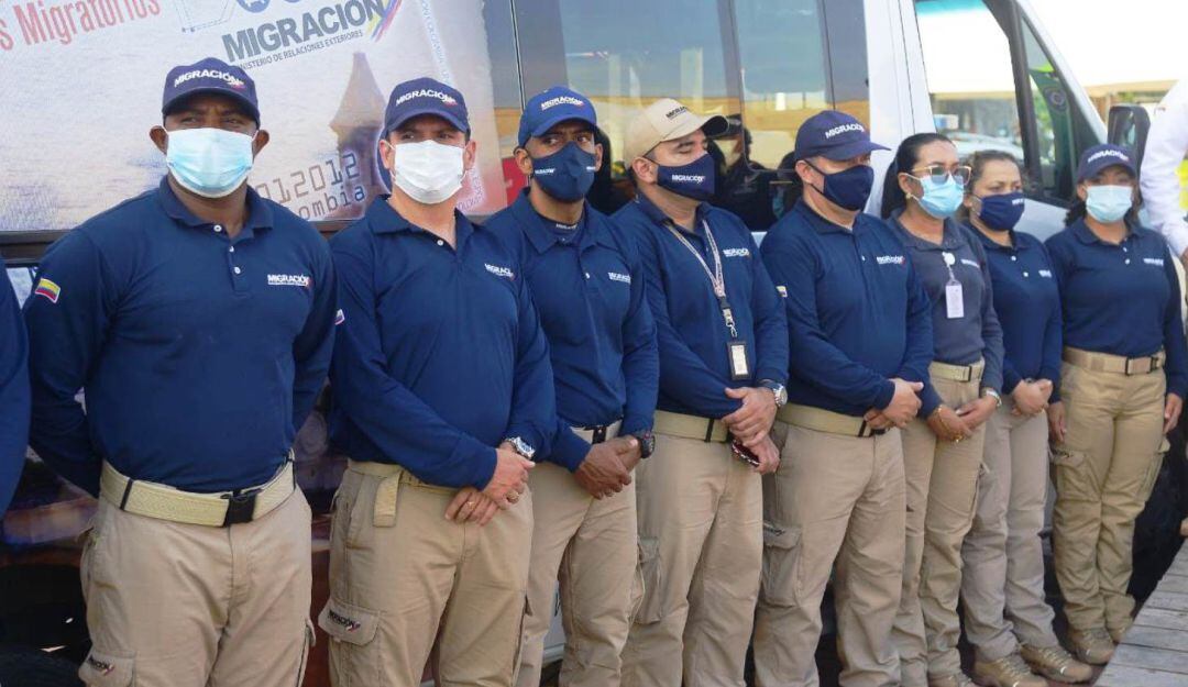 Se recuerda que están prohibidas las procesiones, y los actos religiosos en los templos son con aforo