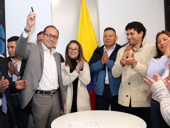 Ministro de Trabajo, Antonio Sanguino y sindicatos de esa entidad - Cortesía Mintrabajo