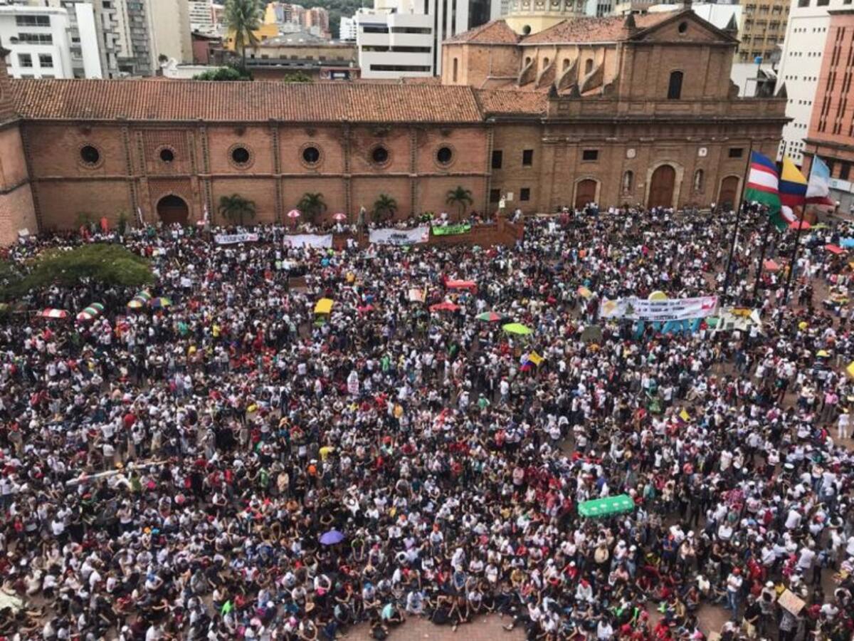Miles de estudiantes marcharon por la defensa de universidad Pública