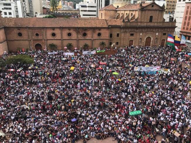 Miles de estudiantes marcharon por la defensa de universidad Pública