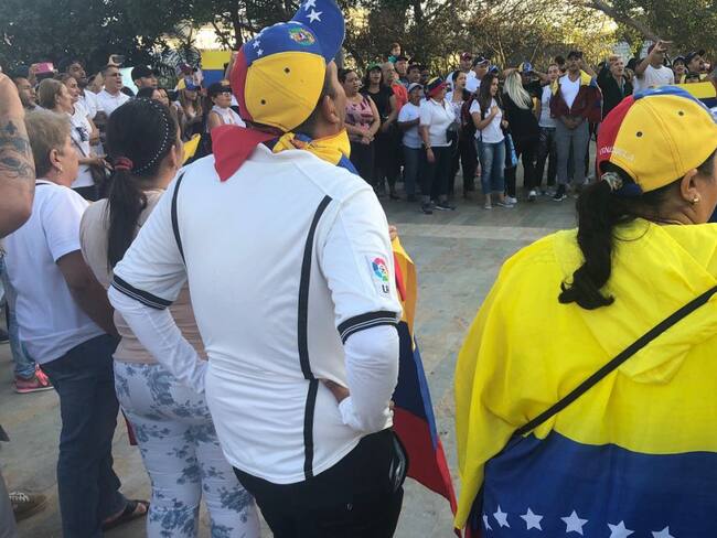 Recogen firmas para promover ley que limite la contratación de venezolanos