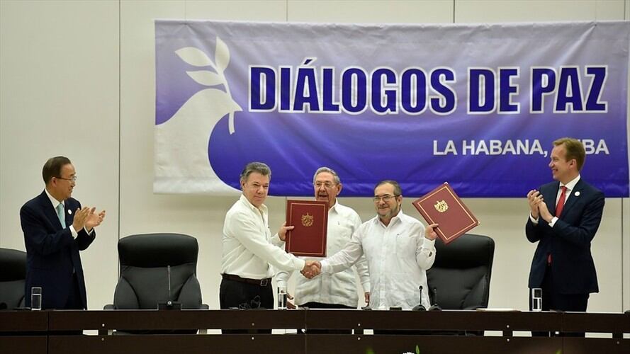 Firma del punto del Fin del Conflicto. Foto: Colprensa