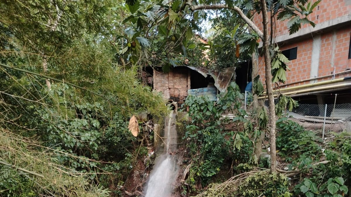 Denuncian grave contaminación de quebrada en Floridablanca, Santander