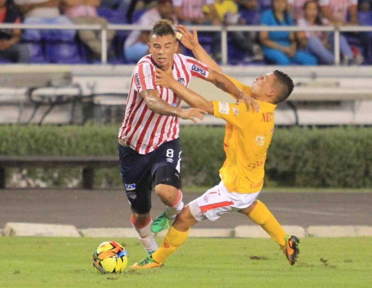 Por idéntico marcador de 3-2, tanto tiburones como verdolagas se impusieron en la segunda fecha del cuadrangular semifinal de la Liga Postobon II. Junior lidera con 6 puntos, seguido por Nacional con 4, Santa Fe e Itagüí, sin unidades.