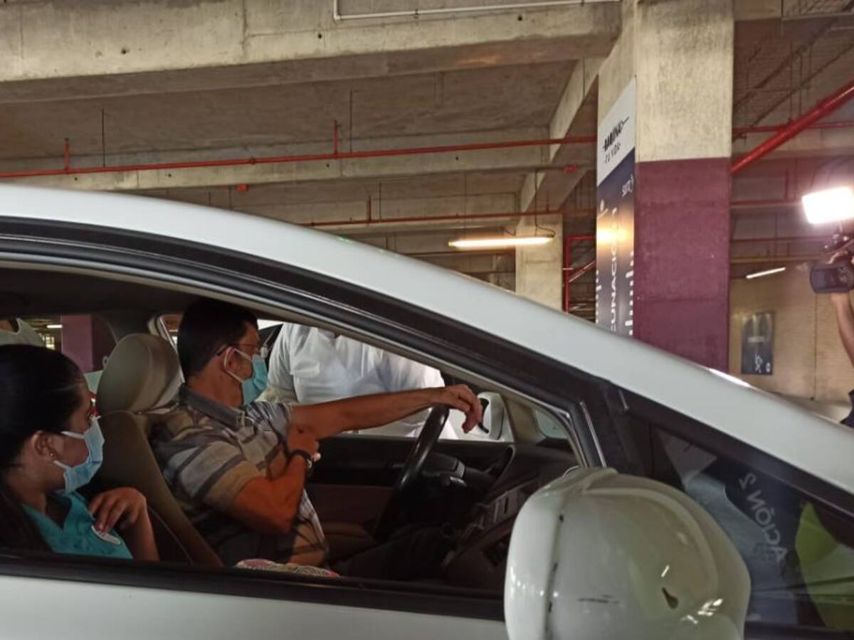 En Barranquilla, piloto de vacunación contra el COVID-19 en los vehículos
