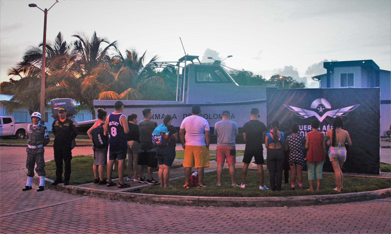 Rescatados en San Andrés y Providencia tras desplazarse en una embarcación ilegalmente hasta Centroamérica./ Foto: Armada