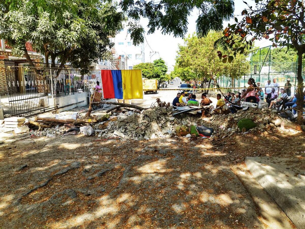 Por fin, abren contratación de obras de pavimentación de calle La Lengua en Los Calamares