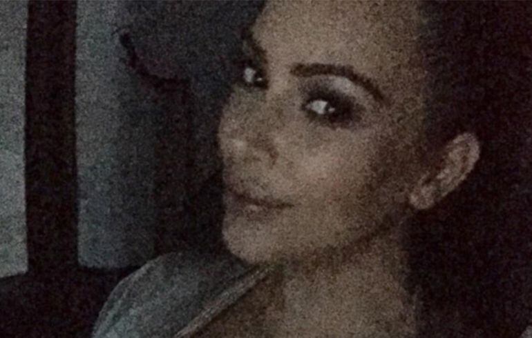 Kim Kardashian celebra sus 45 millones de seguidores en Instagram con un sexy selfi.