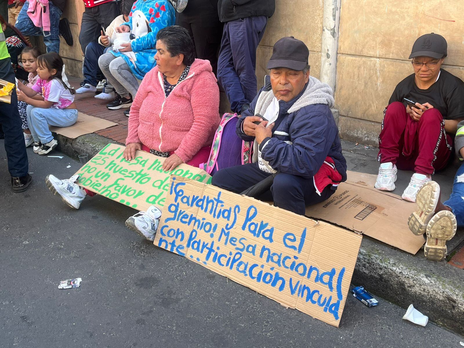 Protestas recicladores frente a MinVivienda en Bogotá. Foto: Caracol Radio