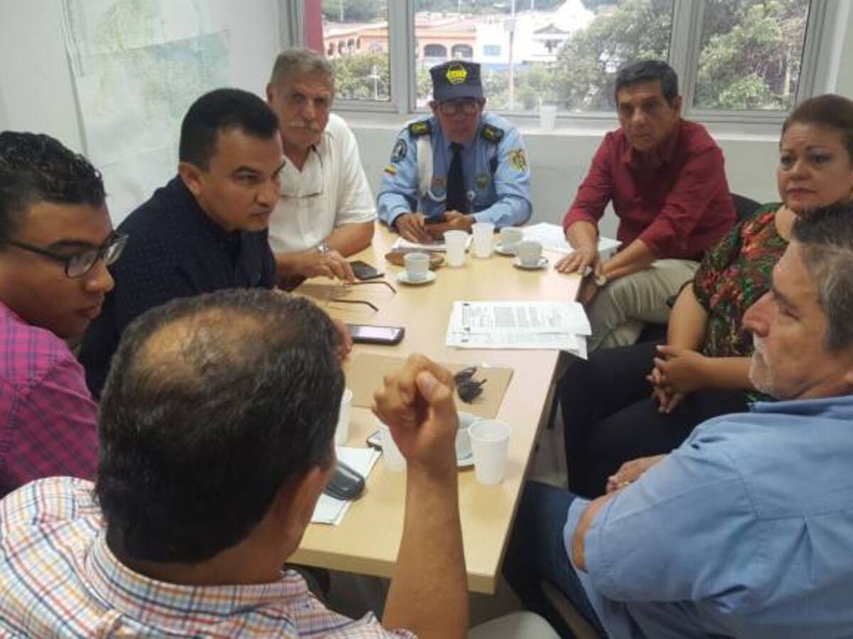 Continúa restricción de tránsito de carros pesados en puente Las Palmas en Manga en Cartagena