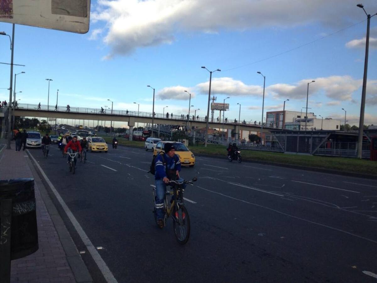 Se cumple una jornada más de día sin carro, ahora también sin moto. Saldrán de circulación 1.500.000 vehículos particulares y 425.000 motocicletas. La medida se extenderá hasta las 7:30 de la noche.
