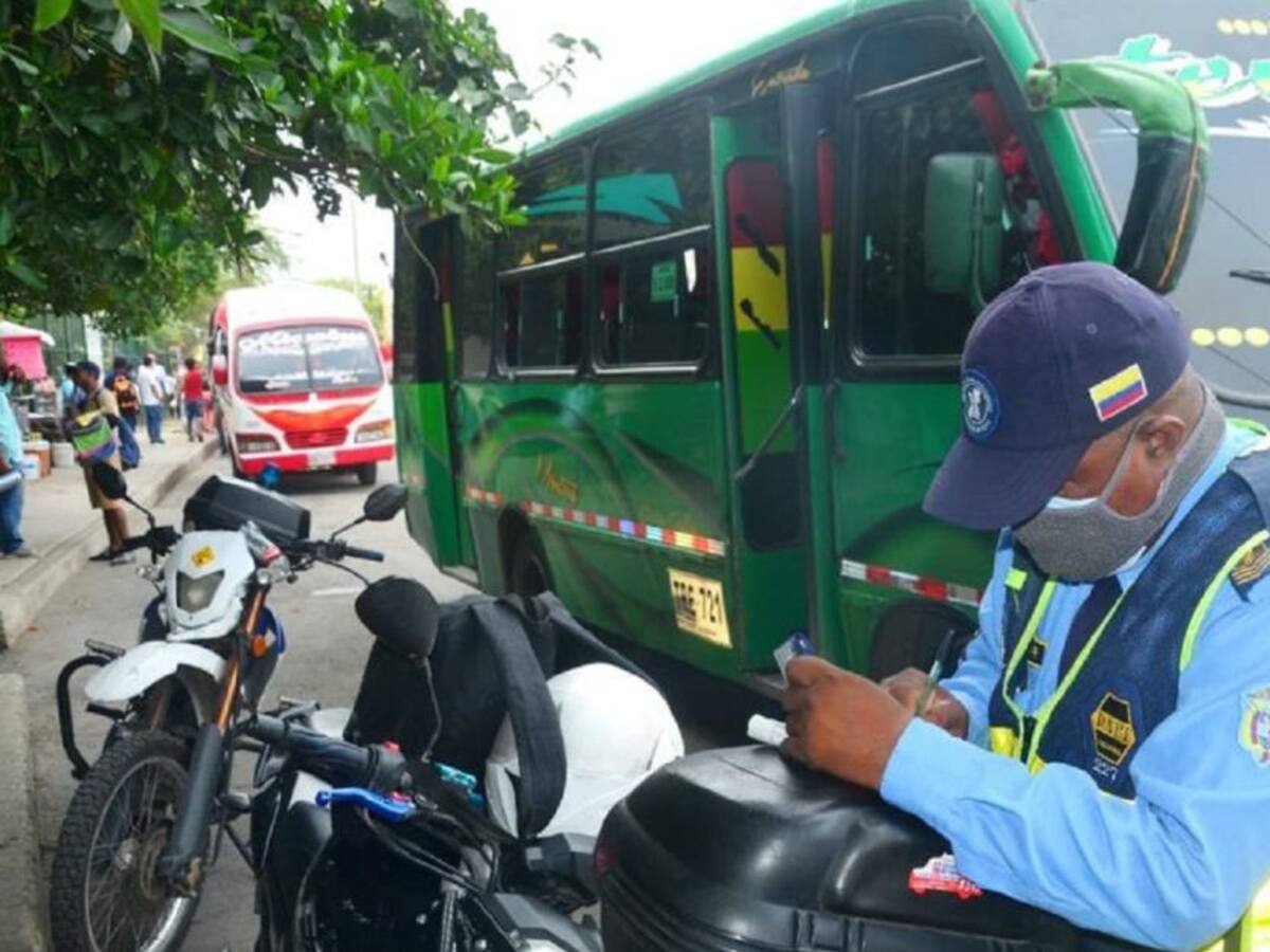 Sancionados dos conductores de busetas por transitar con licencia vencida