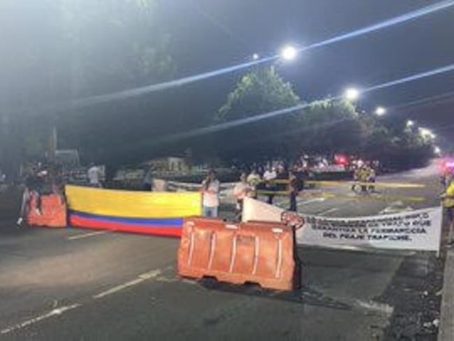 La comunidad exige diálogos con el Gobierno Nacional para suspender el bloqueo vial. Foto: Redsoval.