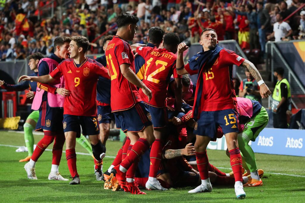 La Selección de España celebra la clasificación a la final de la Liga de Naciones (Photo by James Gill - Danehouse/Getty Images)