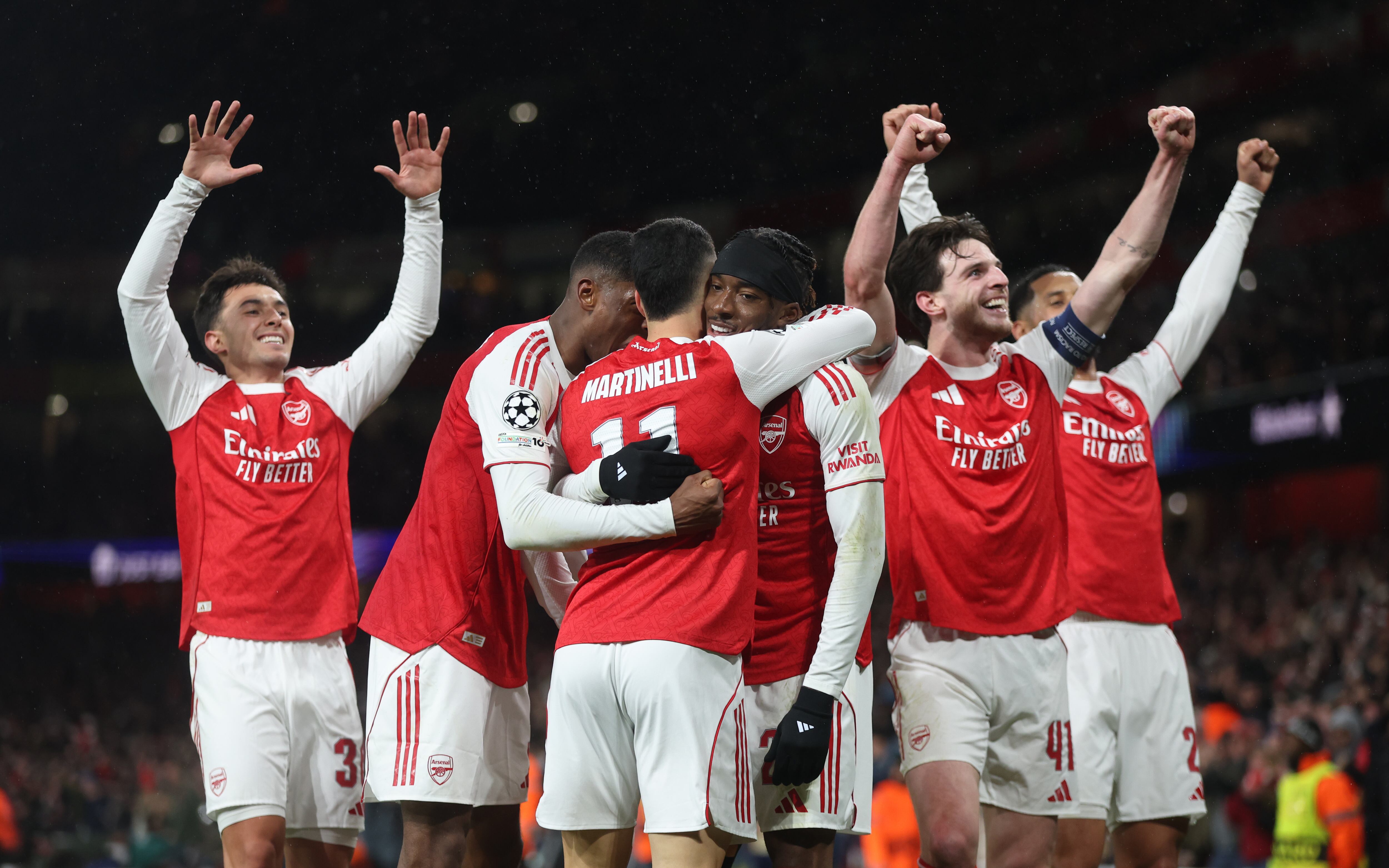 Los jugadores del Arsenal celebran uno de sus tres goles ante el Bayern Múnich. (Photo by Rob Newell - CameraSport via Getty Images)