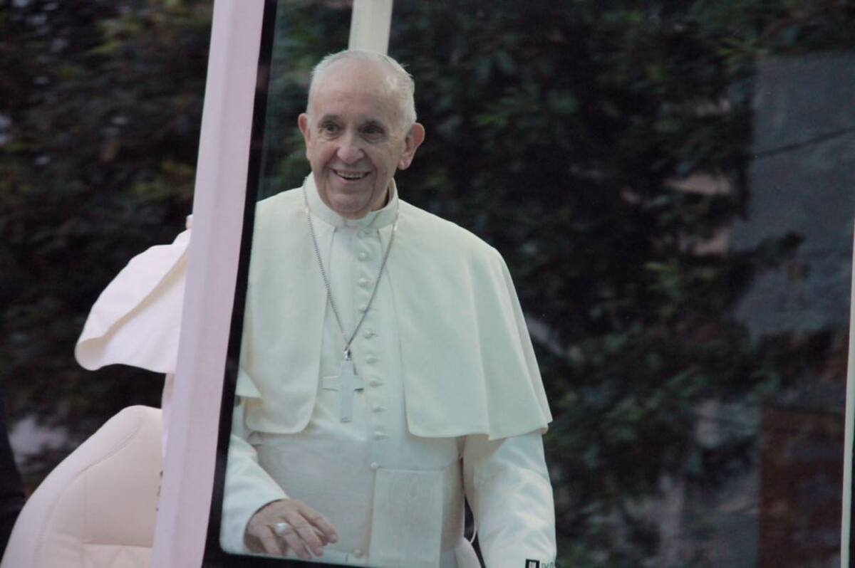 Así fue el paso del papa Francisco en el papa móvil por el centro de Teusaquillo.