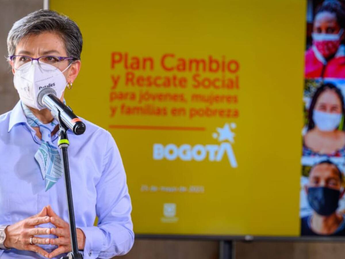 "Estudiar en Colombia es caro, largo y no te lleva a empleo": Claudia López