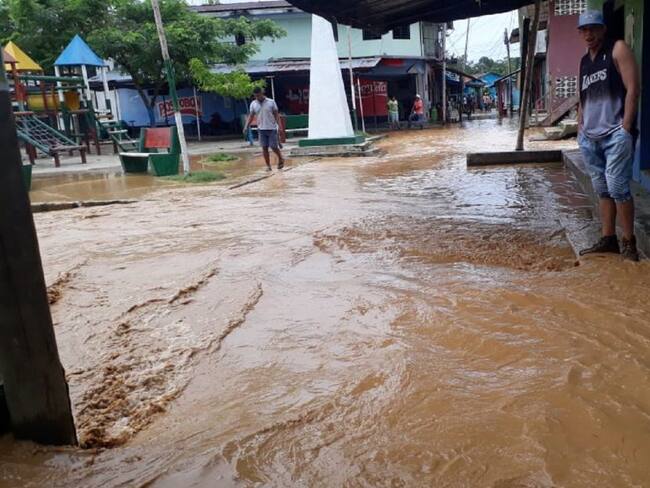 Coordinan ayudas a familias afectadas por creciente súbita en Bolívar