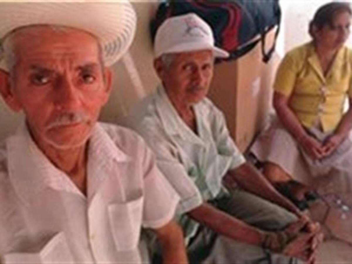 Subir e igualar edad de pensión para hombres y mujeres recomienda Fedesarrollo