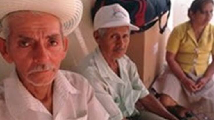 Subir e igualar edad de pensión para hombres y mujeres recomienda Fedesarrollo