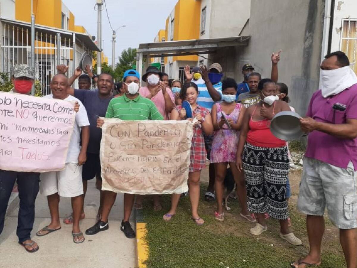 Con cacerolazo, Ciudad Bicentenario pide ayudas humanitarias en Cartagena