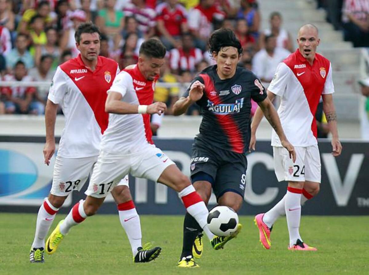 El encuentro de la Copa EuroAmericana resultó favorable al equipo del Principado, que con gol del búlgaro Dimitar Berbatov derrotó a Junior Metropolitano de Barranquilla.