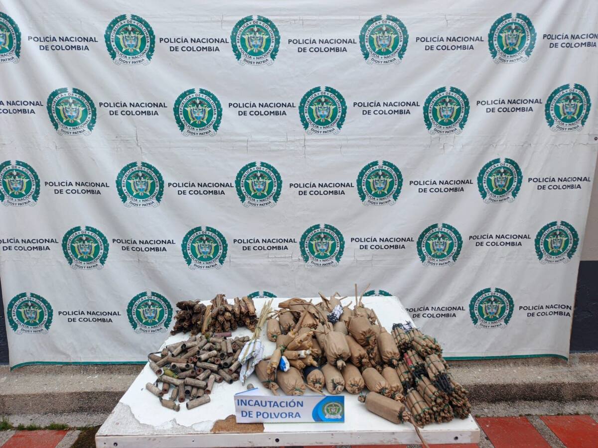 Incautan decenas de elementos pirotécnicos abandonados en el norte de Nariño