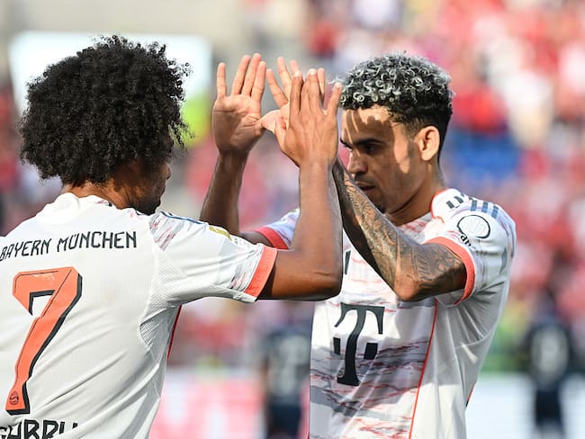 Serge Gnabry y Luis Díaz en celebración del cuarto gol de Bayern Munic / Getty Images