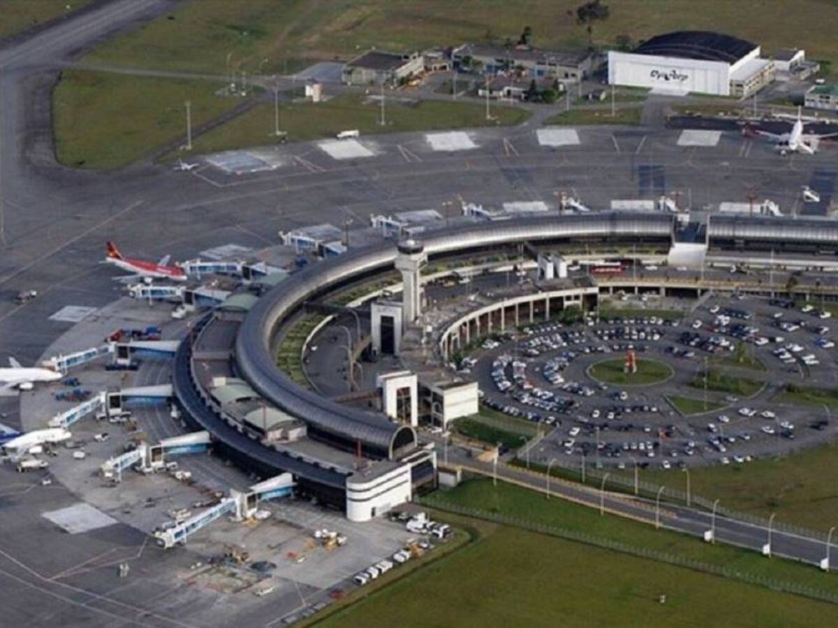 Aeropuerto de Rionegro opera luego de mantenimiento de la pista